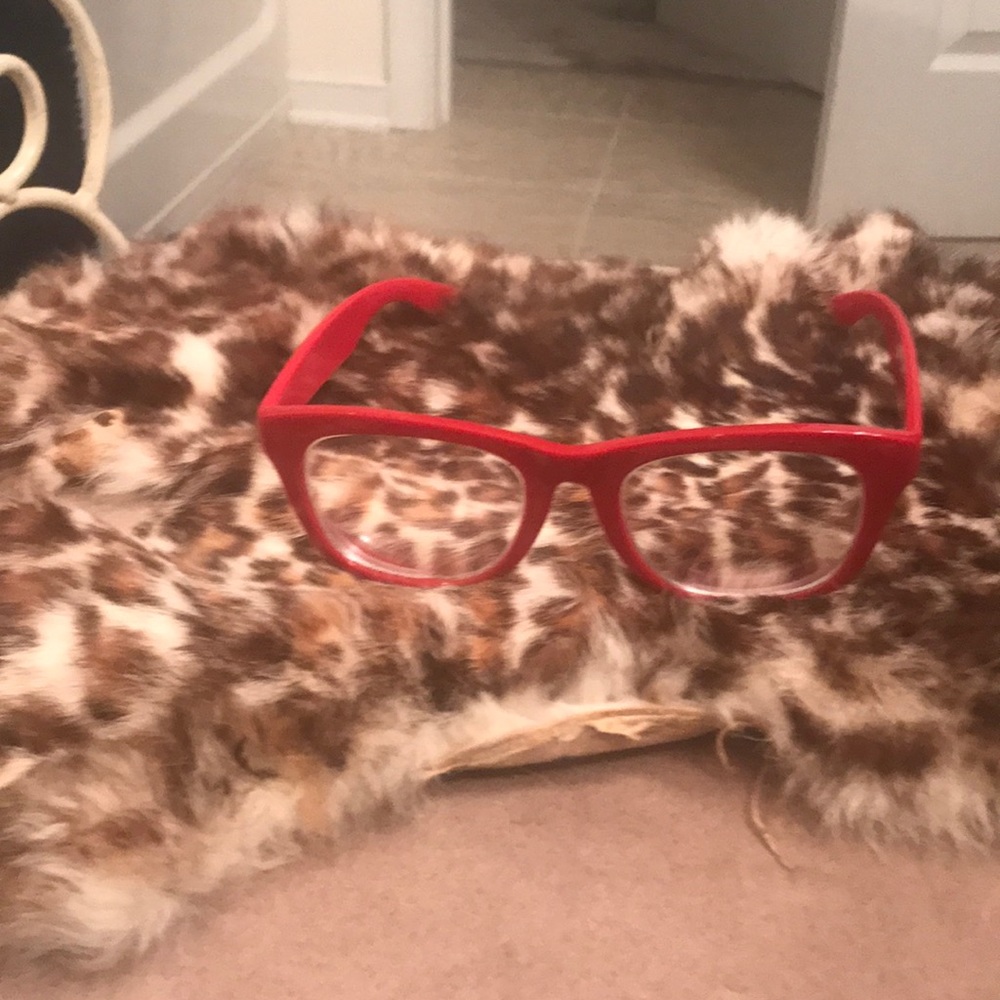 Use glasses - Picture 2 of 3